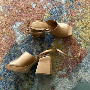 Circus by Sam Edelman Gold heels